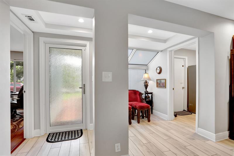 Image 6 of 59 For 906 10th St  