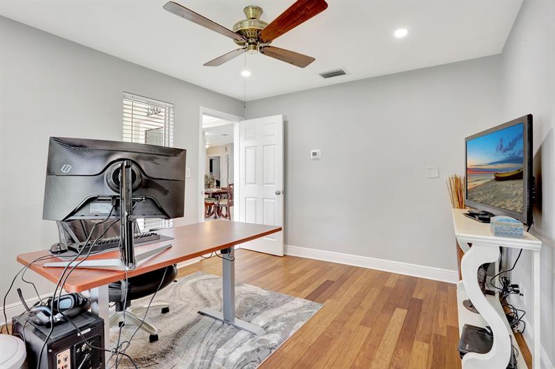 Image 9 of 59 For 906 10th St  