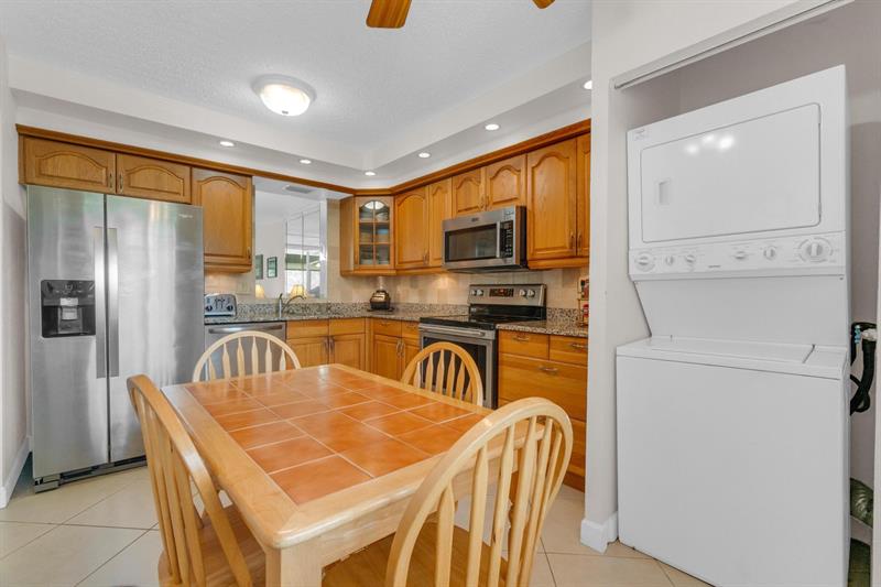 Details for 7340 Lake Circle Dr 301, Margate, FL 33063