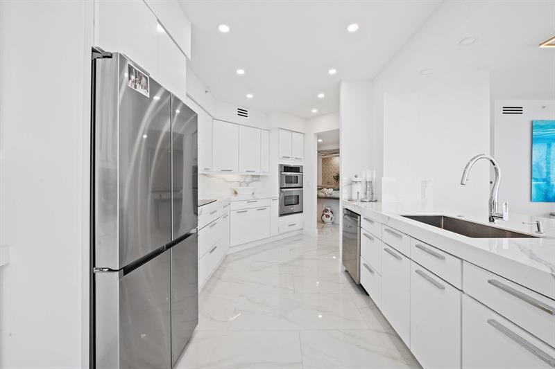 Image 13 of 25 For 6051 Ocean Dr  601