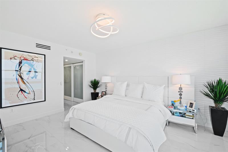 Image 16 of 25 For 6051 Ocean Dr  601