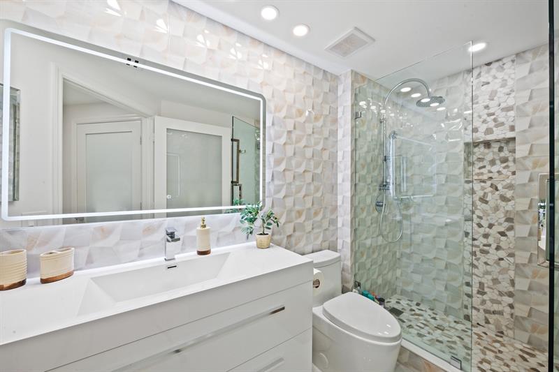 Image 22 of 25 For 6051 Ocean Dr  601