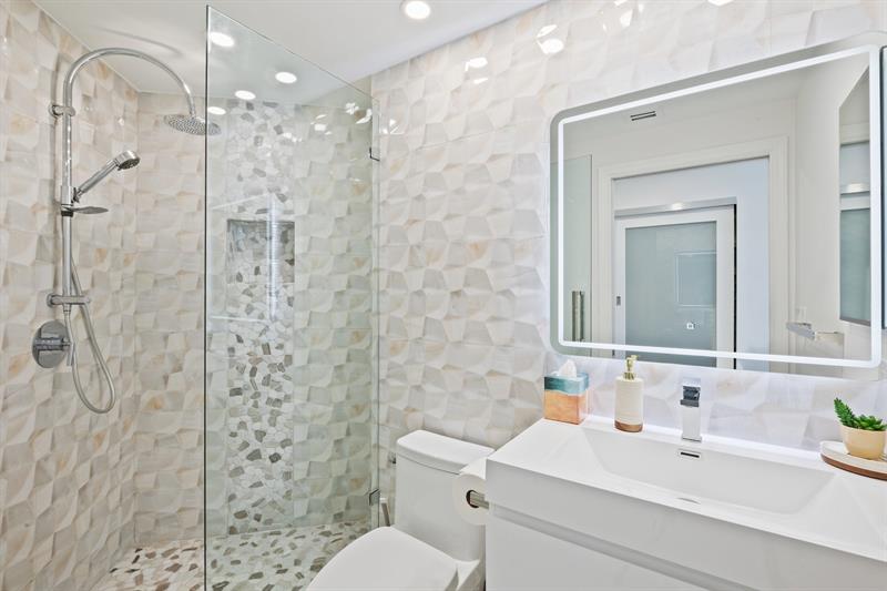 Image 24 of 25 For 6051 Ocean Dr  601