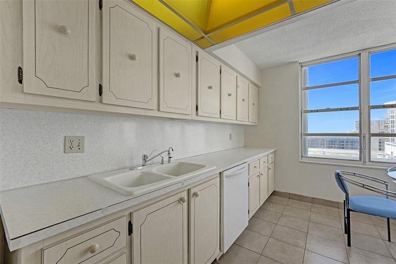 Image 18 of 70 For 4280 Galt Ocean Dr  20l