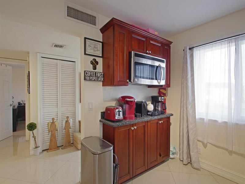 Image 12 of 28 For 16491 Blatt Blvd  201
