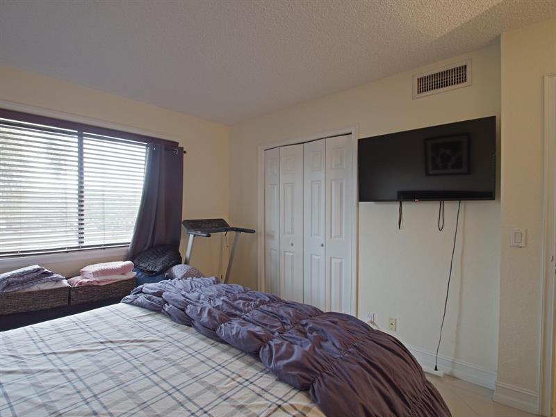 Image 18 of 28 For 16491 Blatt Blvd  201