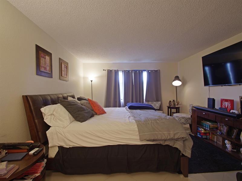 Image 21 of 28 For 16491 Blatt Blvd  201