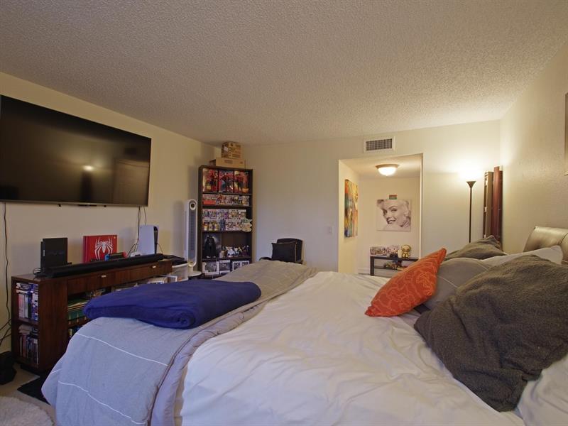 Image 22 of 28 For 16491 Blatt Blvd  201