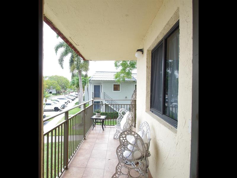 Image 6 of 28 For 16491 Blatt Blvd  201