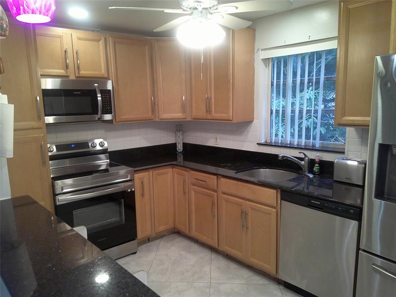 Image 6 of 11 For 5383 40th Ave  103