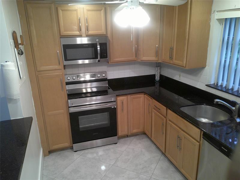 Image 7 of 11 For 5383 40th Ave  103