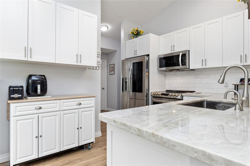 Image 12 of 50 For 9930 Holly Hill Dr