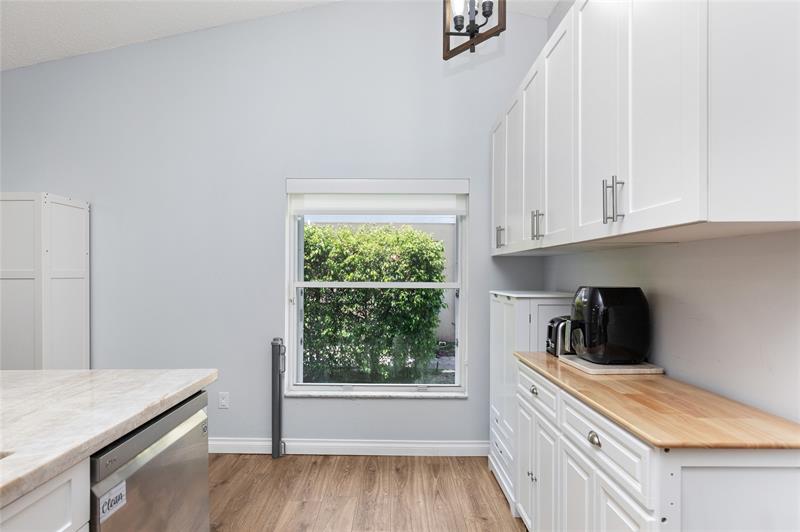 Image 13 of 50 For 9930 Holly Hill Dr