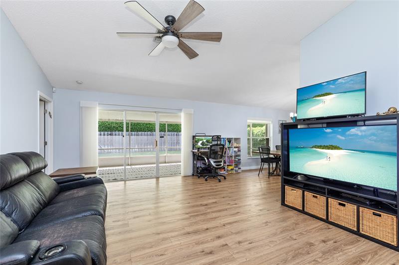 Image 17 of 50 For 9930 Holly Hill Dr