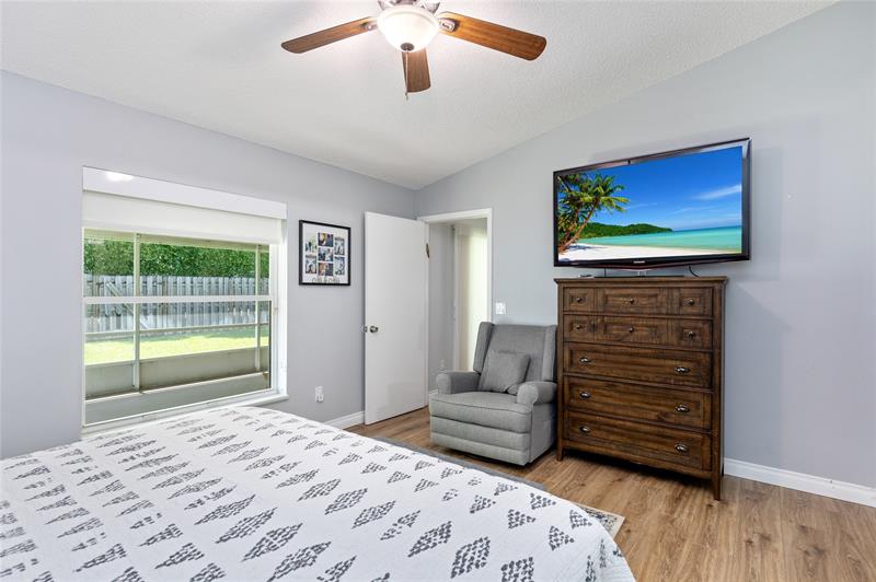 Image 21 of 50 For 9930 Holly Hill Dr
