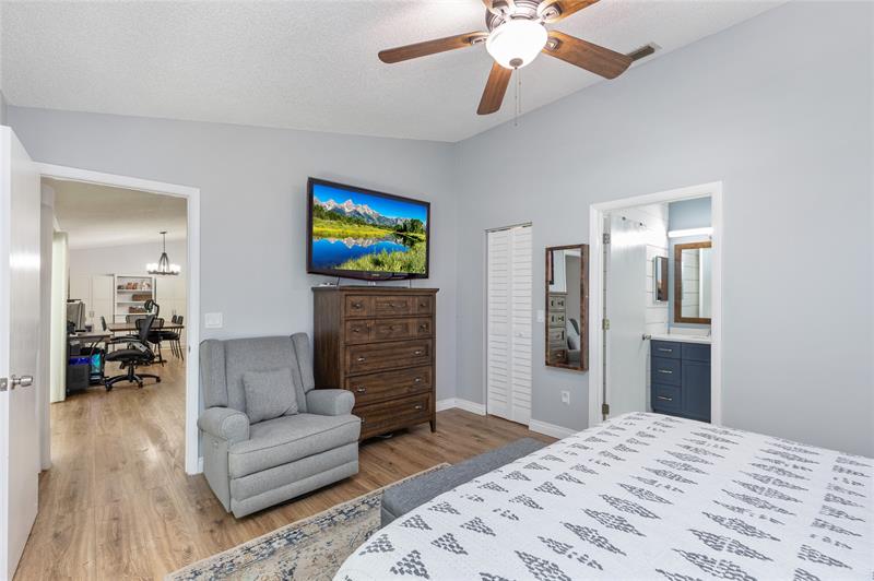 Image 22 of 50 For 9930 Holly Hill Dr