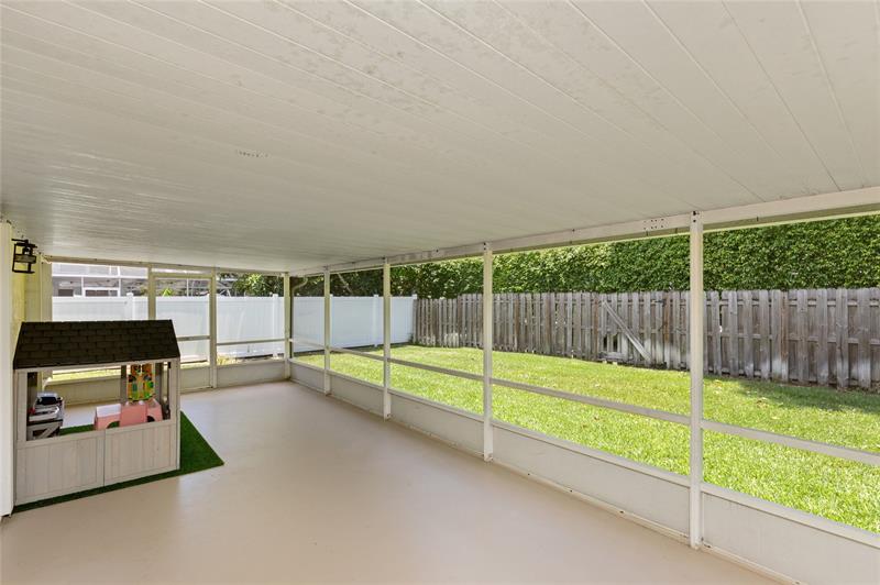 Image 36 of 50 For 9930 Holly Hill Dr