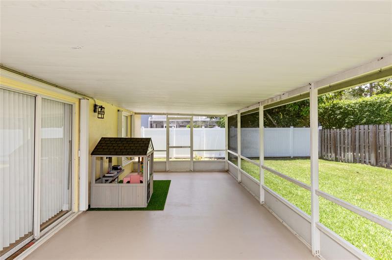 Image 37 of 50 For 9930 Holly Hill Dr