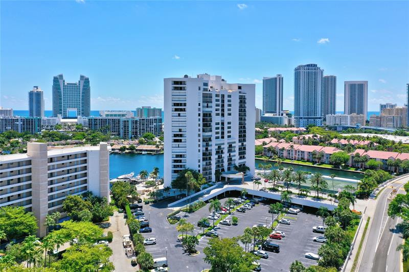 Image 55 of 67 For 300 Three Islands Blvd  101