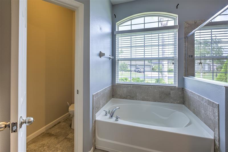 Image 21 of 71 For 611 Easton Forest Circle