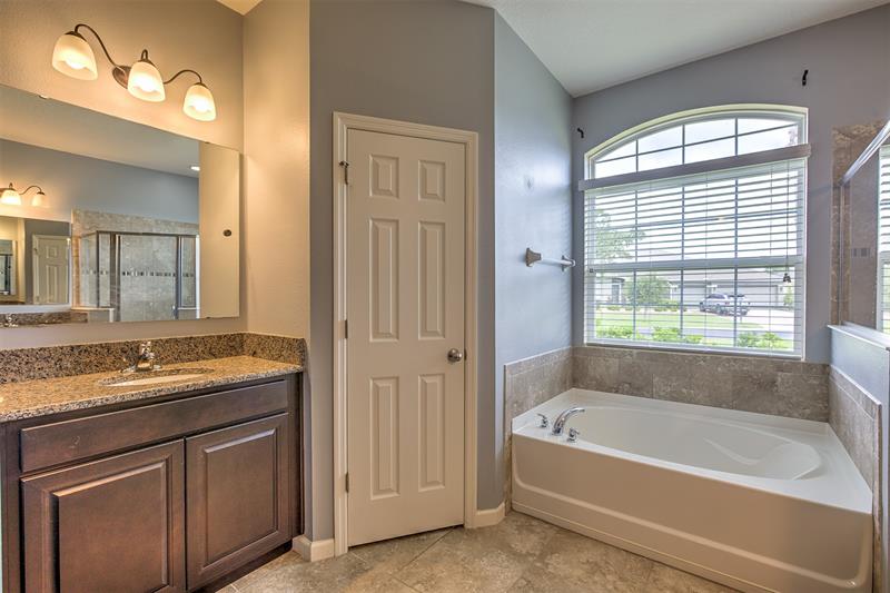 Image 23 of 71 For 611 Easton Forest Circle