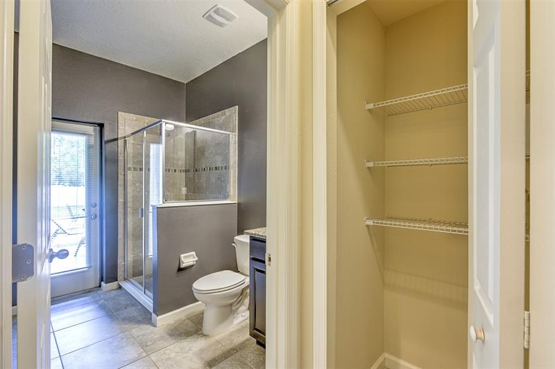Image 43 of 71 For 611 Easton Forest Circle