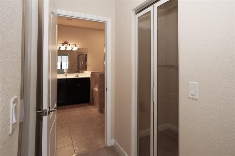 Image 13 of 19 For 9575 Town Parc Cir