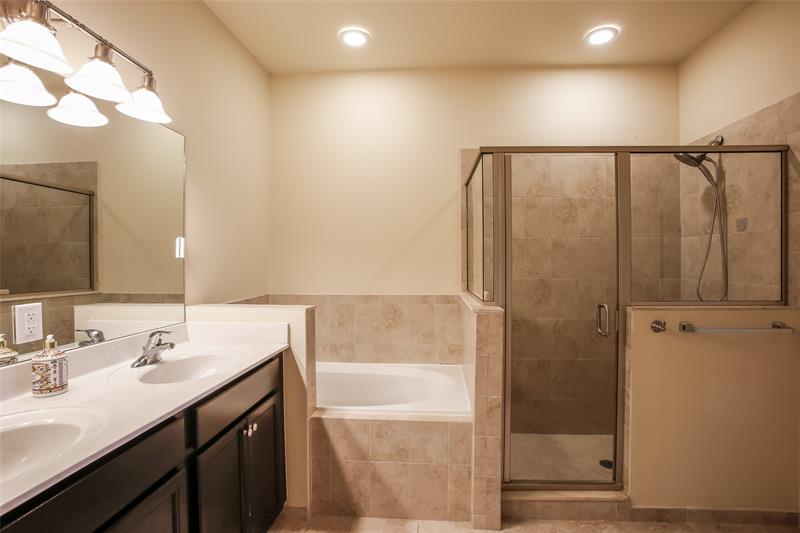 Image 14 of 19 For 9575 Town Parc Cir