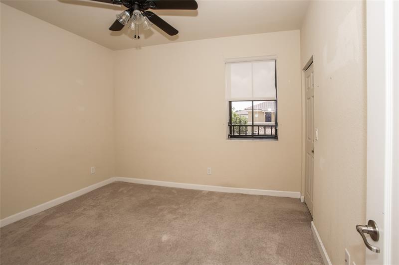 Image 15 of 19 For 9575 Town Parc Cir