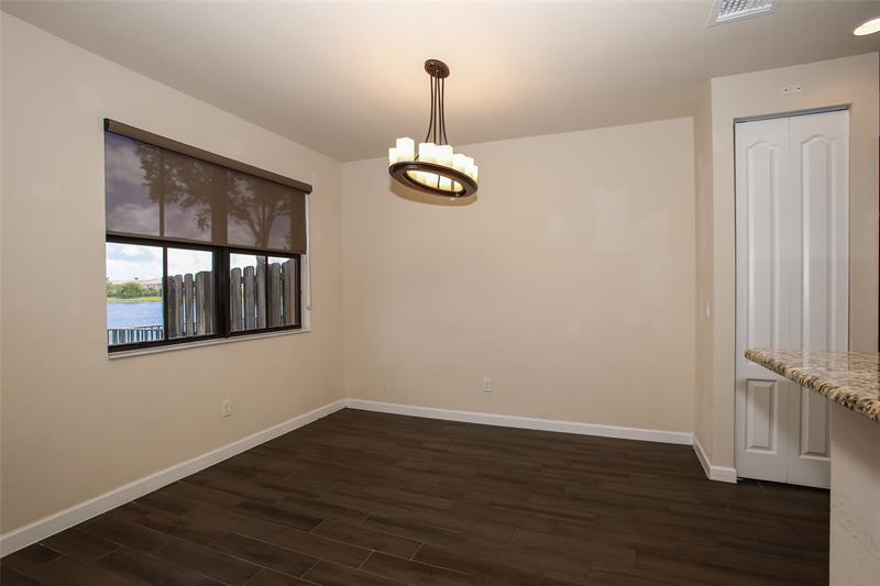 Image 6 of 19 For 9575 Town Parc Cir