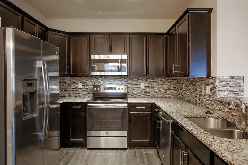 Image 7 of 19 For 9575 Town Parc Cir