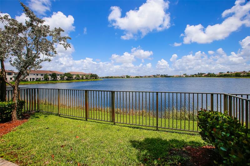 Image 9 of 19 For 9575 Town Parc Cir