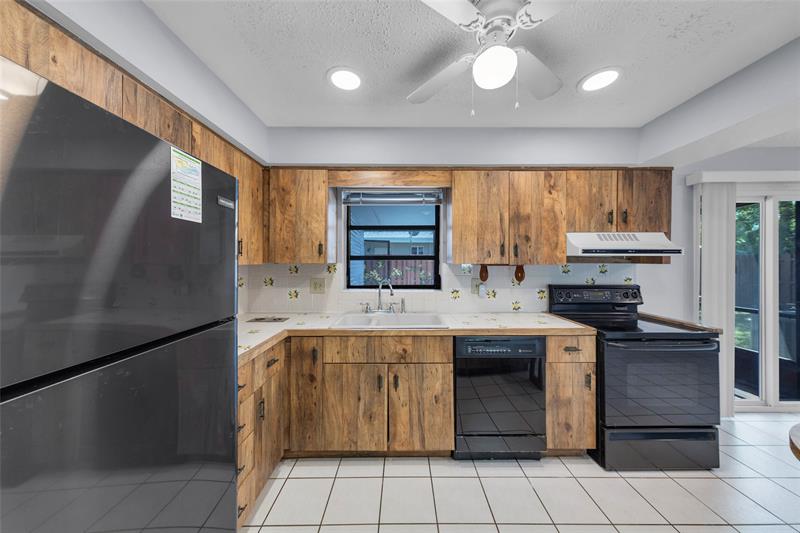 Image 24 of 43 For 608 21st Ct  