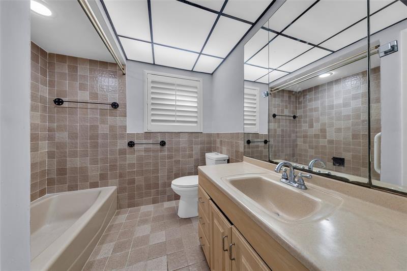 Image 29 of 43 For 608 21st Ct  