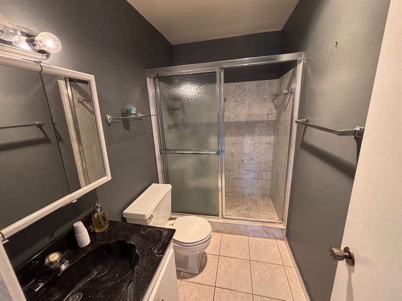 Image 16 of 22 For 6315 Bay Club Dr  4