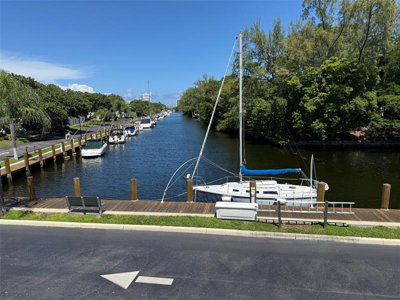 Image 4 of 22 For 6315 Bay Club Dr  4