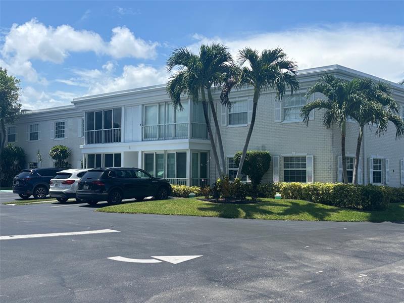 Image 5 of 22 For 6315 Bay Club Dr  4