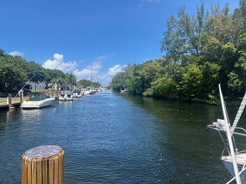 Image 6 of 22 For 6315 Bay Club Dr  4