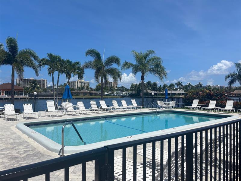 Image 8 of 22 For 6315 Bay Club Dr  4