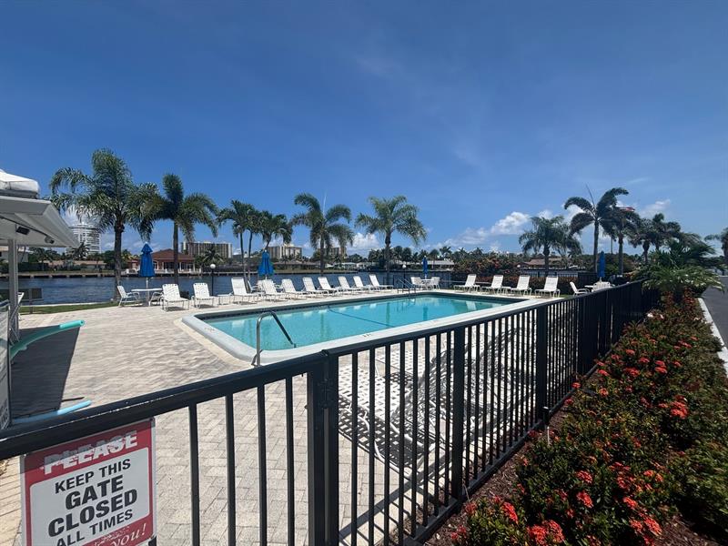 Image 9 of 22 For 6315 Bay Club Dr  4