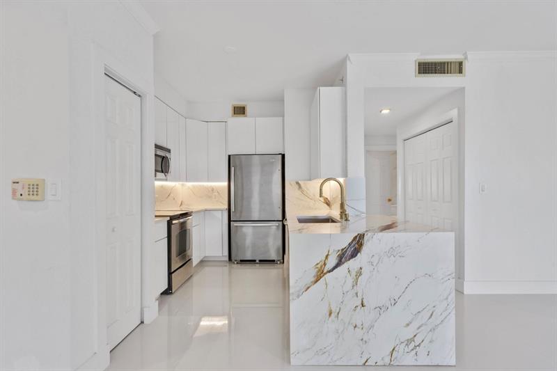 Image 11 of 37 For 1803 Flagler Dr  206