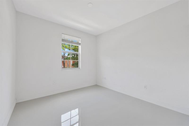 Image 21 of 37 For 1803 Flagler Dr  206