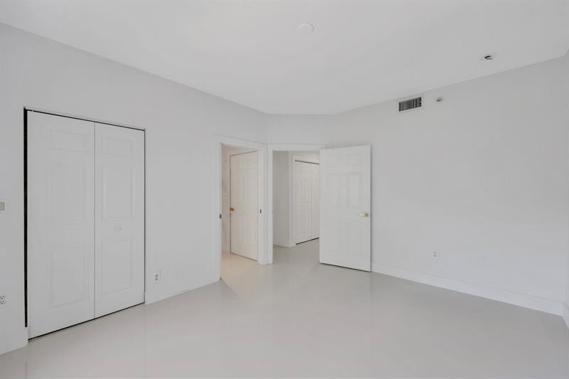 Image 23 of 37 For 1803 Flagler Dr  206