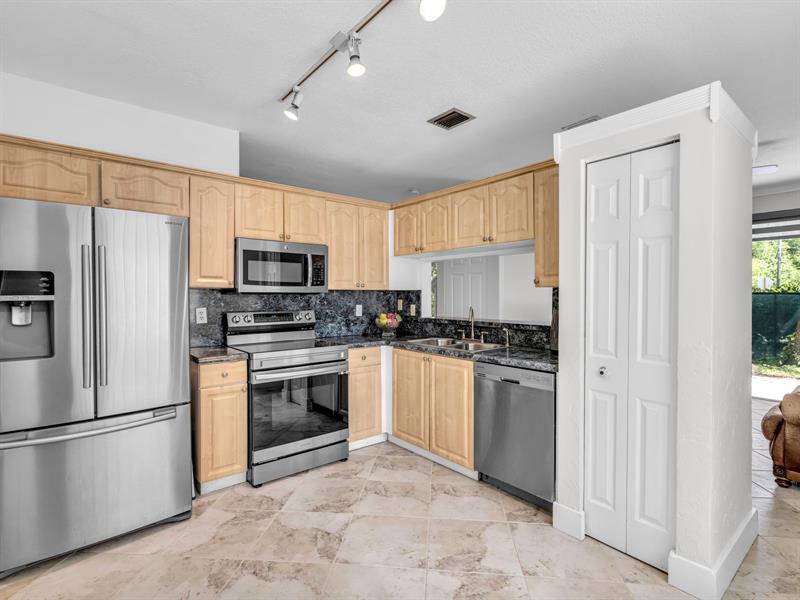 Image 14 of 36 For 15037 50th Ct