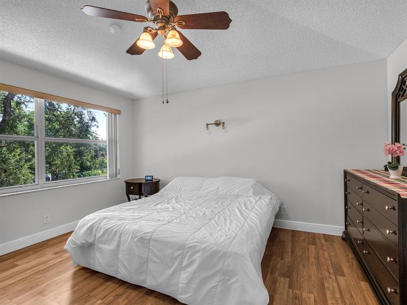 Image 20 of 36 For 15037 50th Ct
