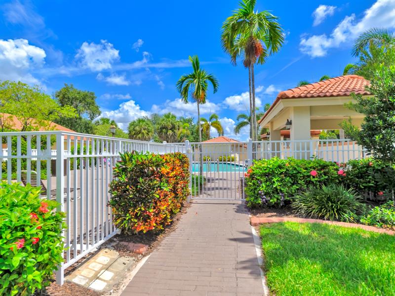 Image 33 of 36 For 15037 50th Ct