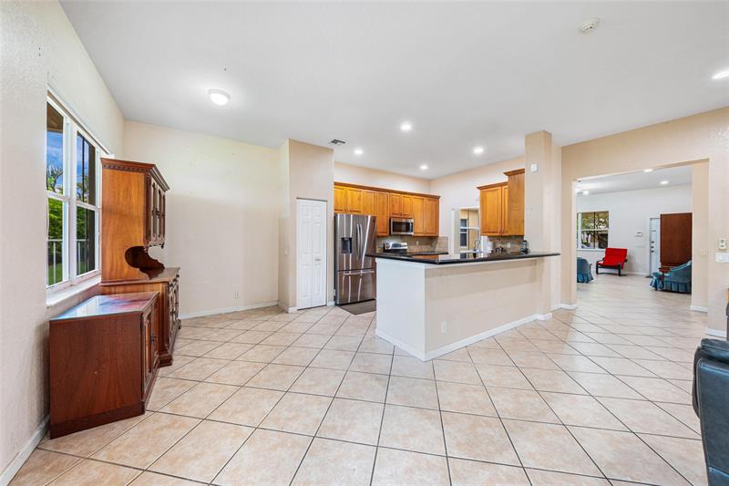 Image 14 of 58 For 887 Nandina Dr