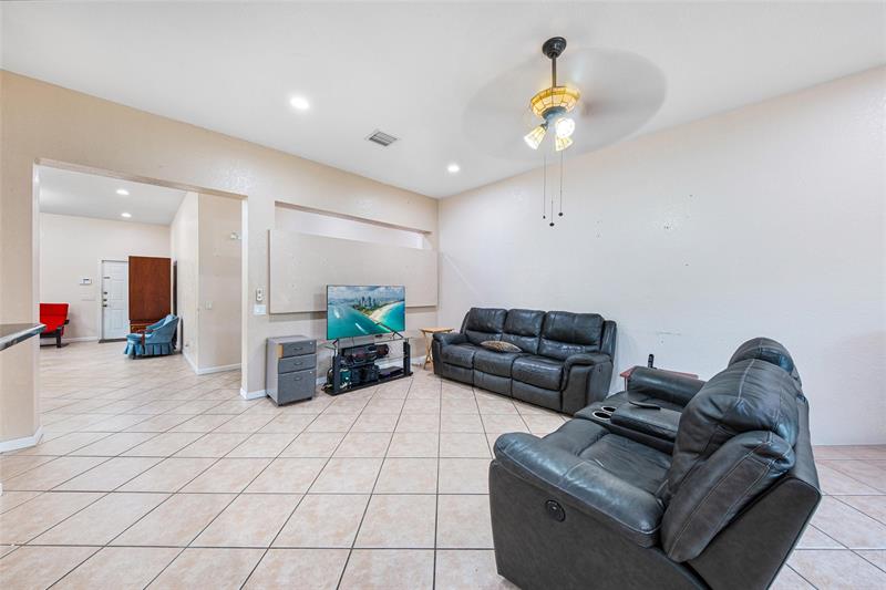 Image 16 of 58 For 887 Nandina Dr