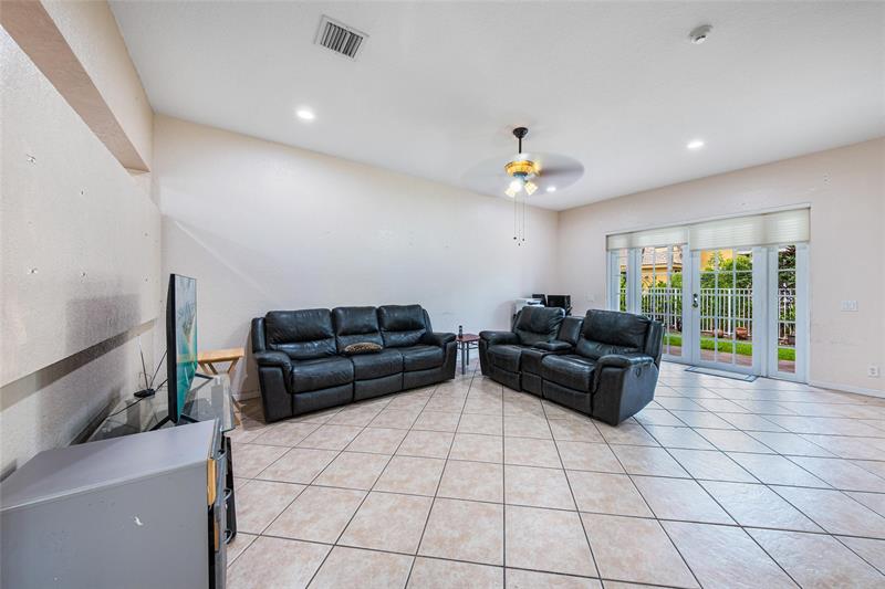 Image 18 of 58 For 887 Nandina Dr