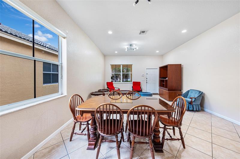 Image 4 of 58 For 887 Nandina Dr